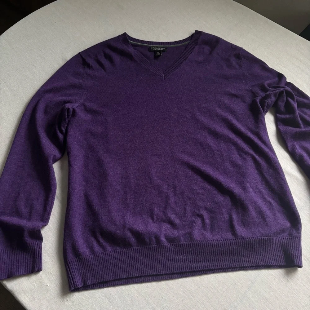 Banana Republic Men's V-Neck Sweater in Purple